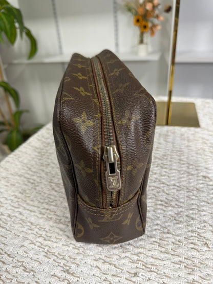 LOUIS VUITTON MONOGRAM CANVAS TROUSSE TOILETTE 28 COSMETIC BAG