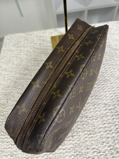 LOUIS VUITTON MONOGRAM CANVAS TROUSSE TOILETTE 28 COSMETIC BAG