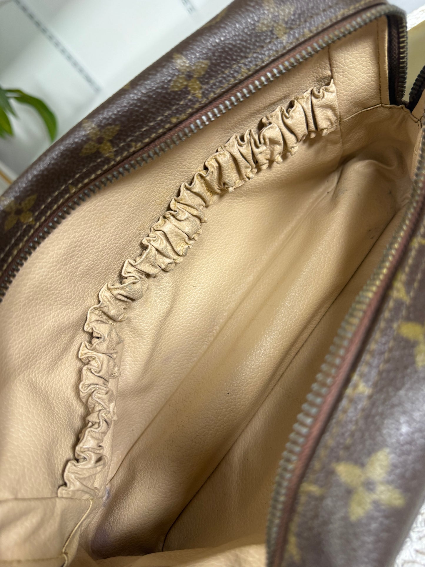 LOUIS VUITTON MONOGRAM CANVAS TROUSSE TOILETTE 28 COSMETIC BAG