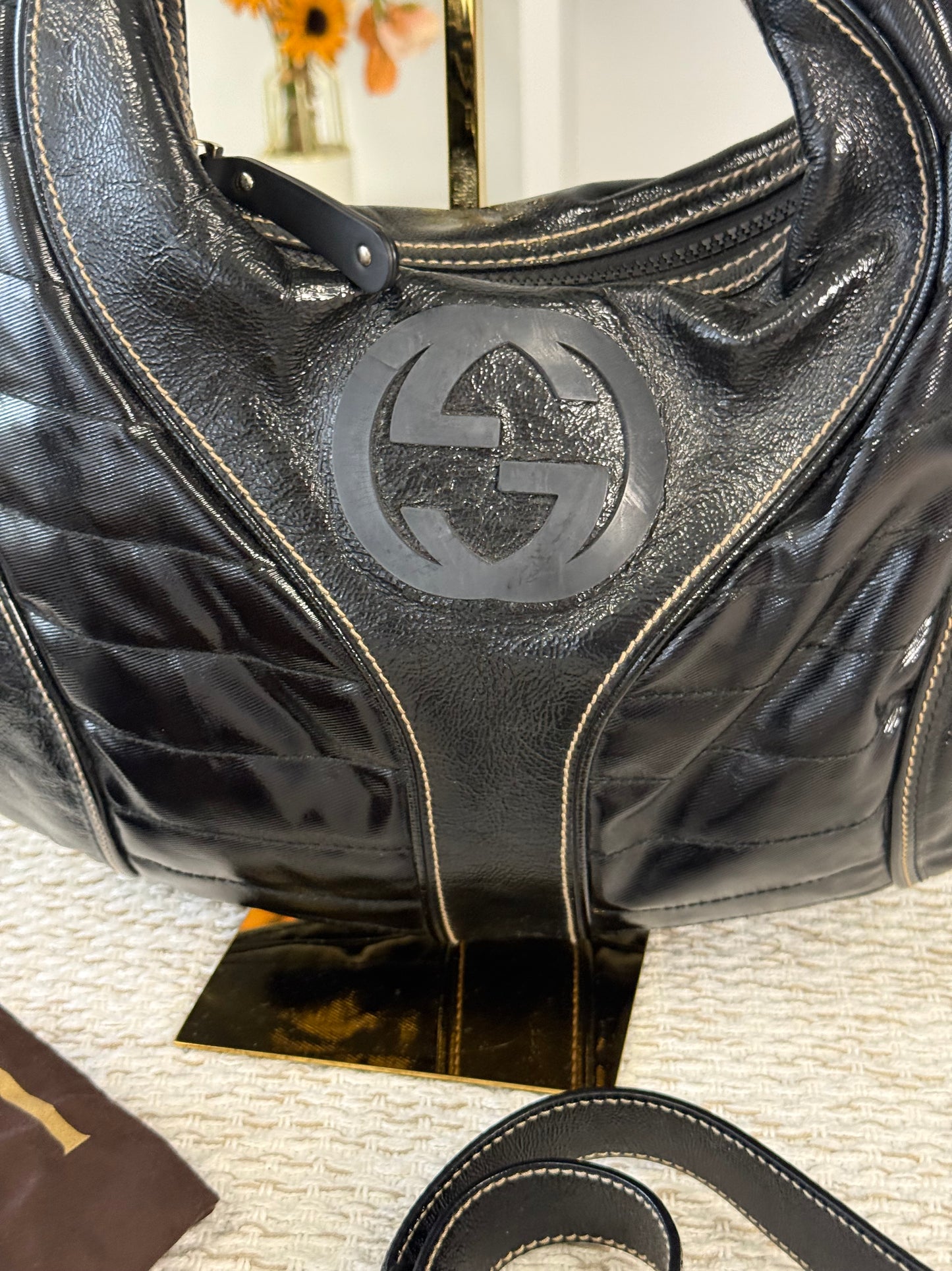 GUCCI BLACK PATENT LEATHER SNOW GLAM MEDIUM HOBO BAG