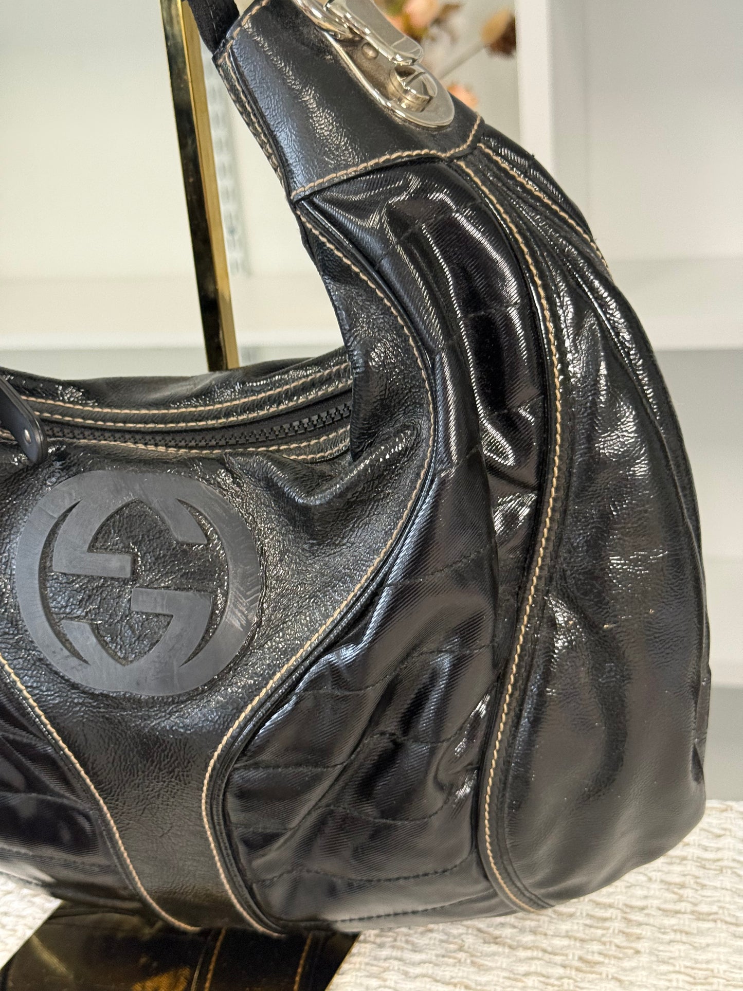GUCCI BLACK PATENT LEATHER SNOW GLAM MEDIUM HOBO BAG