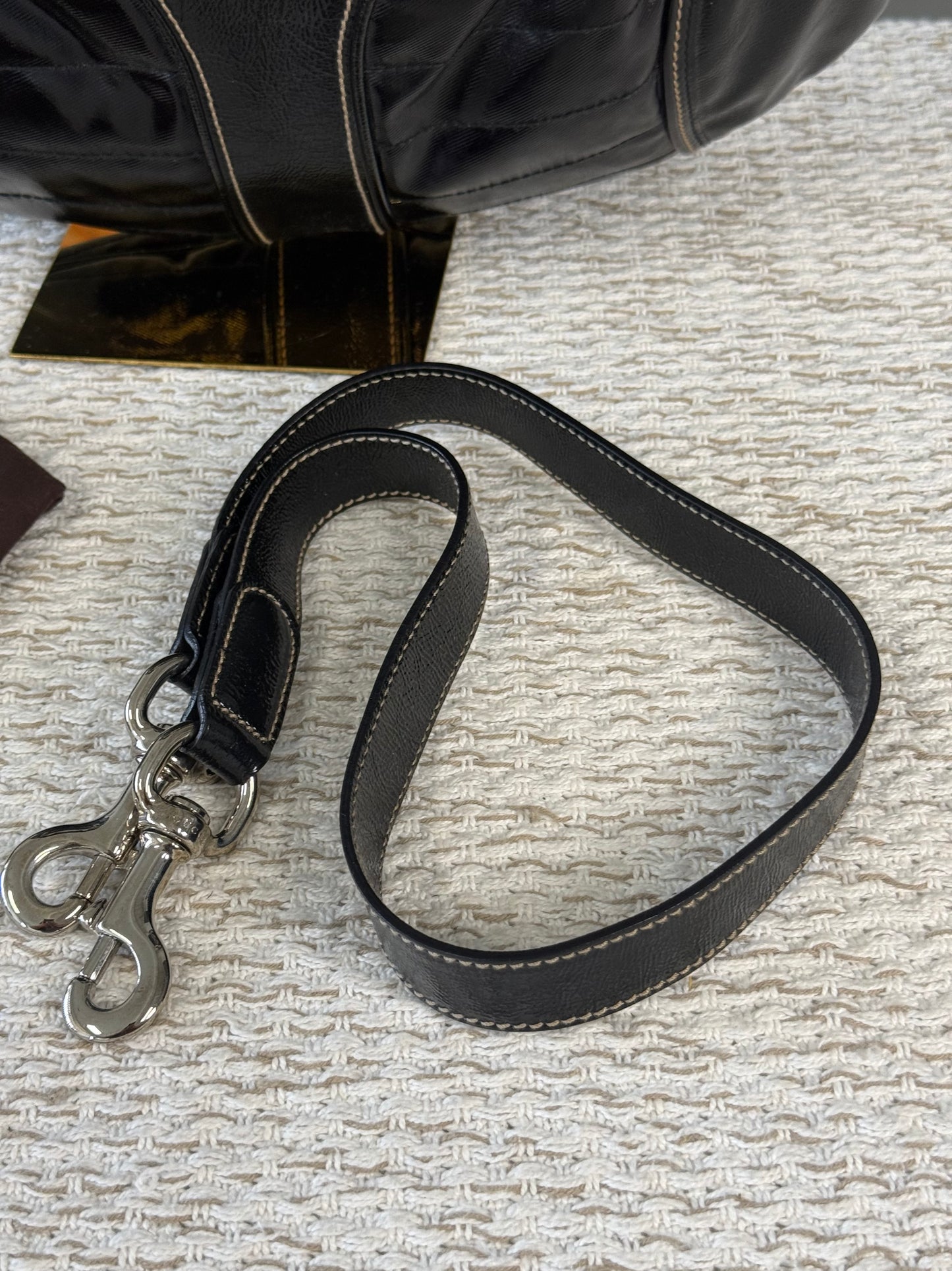 GUCCI BLACK PATENT LEATHER SNOW GLAM MEDIUM HOBO BAG