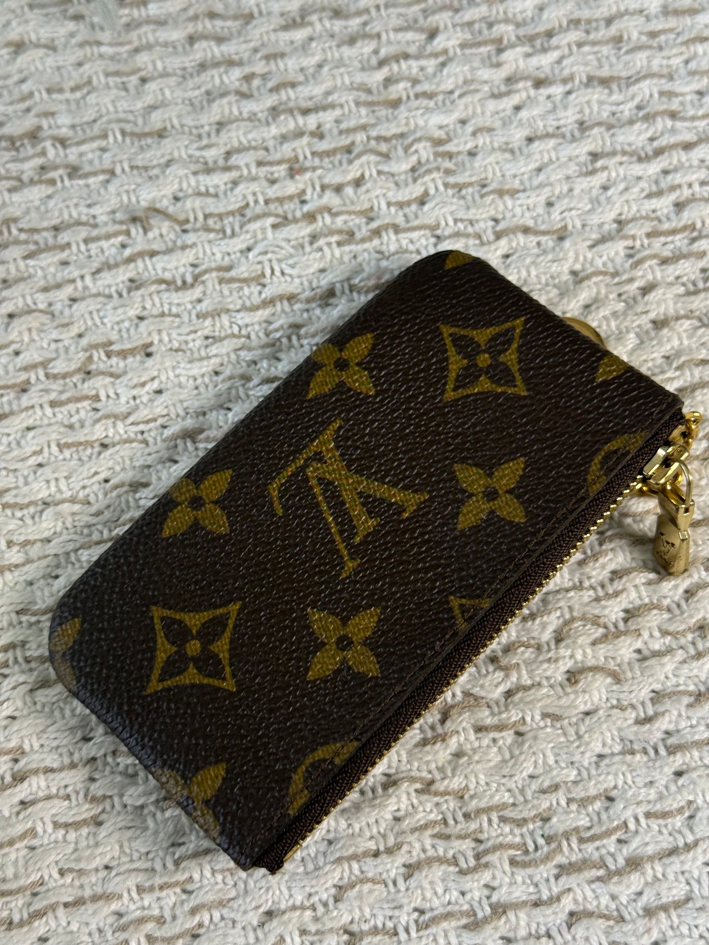 LOUIS VUITTON CANVAS KEY CLES in Monogram