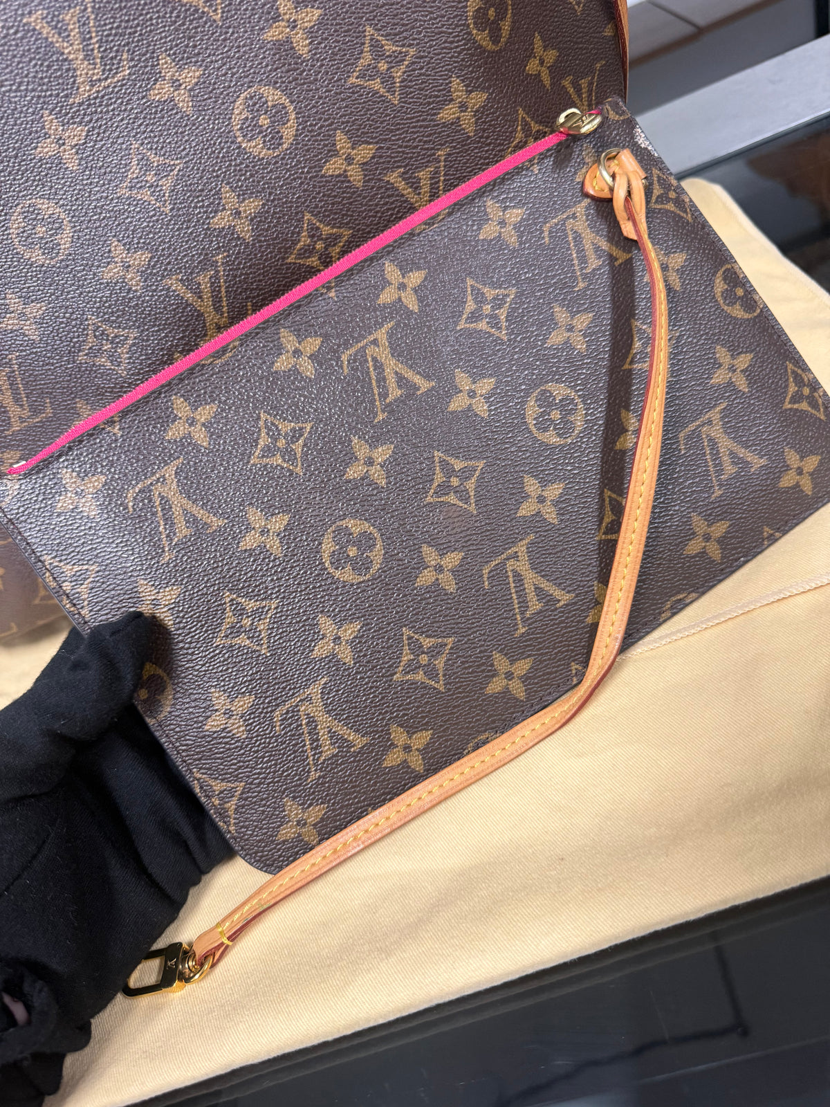 Louis Vuitton Neverfull MM Monogram Canvas Tote Bag with Pivoine Interior M41178