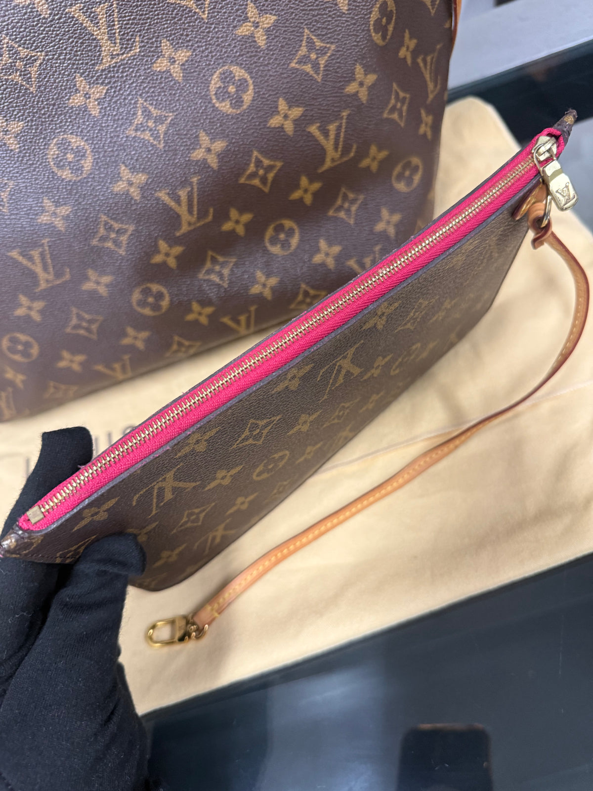Louis Vuitton Neverfull MM Monogram Canvas Tote Bag with Pivoine Interior M41178
