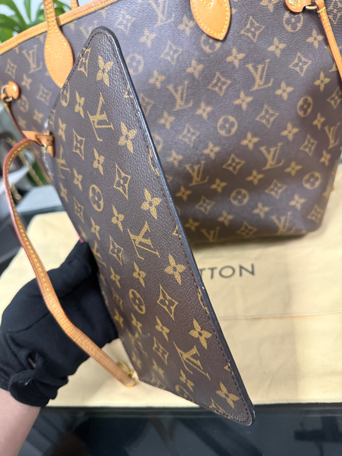 Louis Vuitton Neverfull MM Monogram Canvas Tote Bag with Pivoine Interior M41178