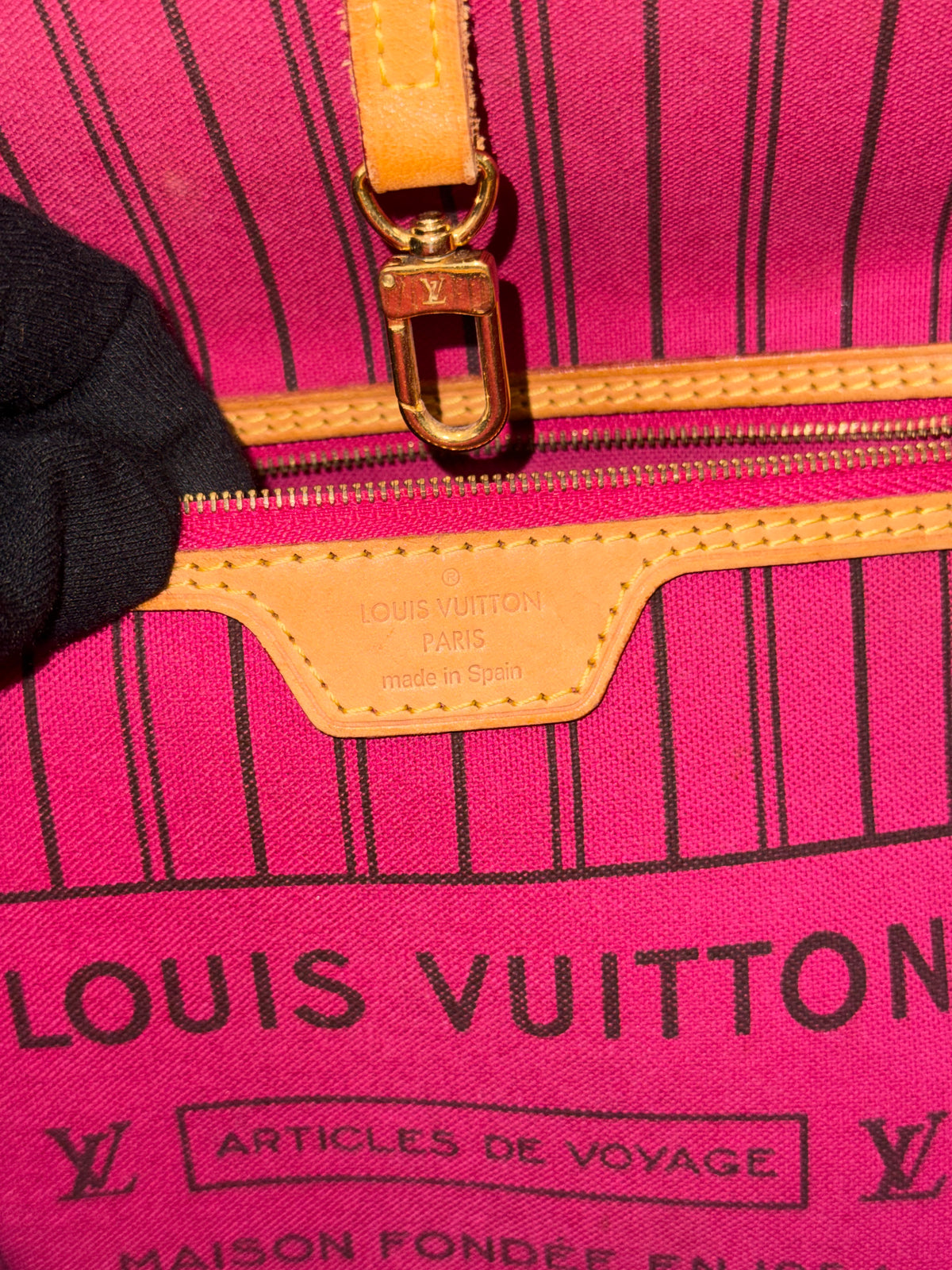 Louis Vuitton Neverfull MM Monogram Canvas Tote Bag with Pivoine Interior M41178