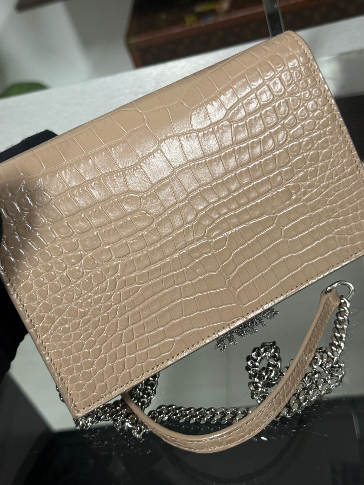 Saint Laurent Kate Tassel croc-embossed wallet on chain in beige calfskin - YSL