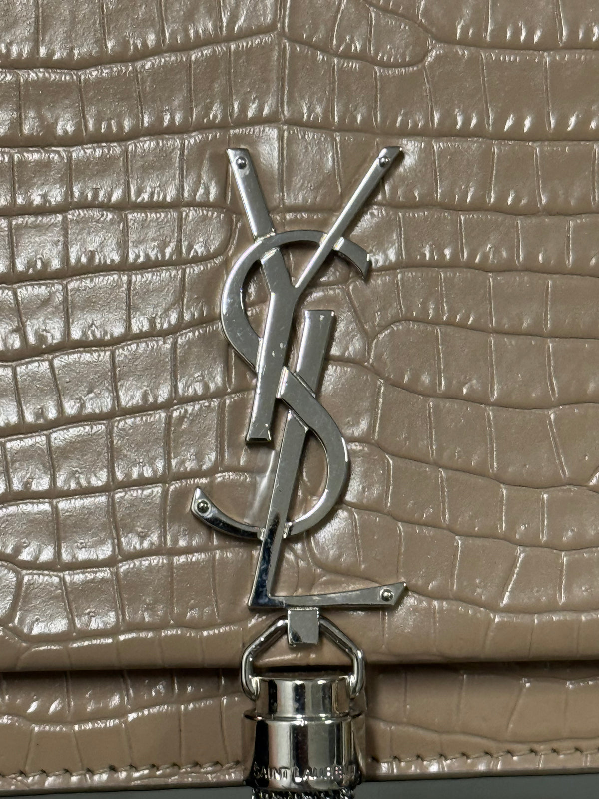 Saint Laurent Kate Tassel croc-embossed wallet on chain in beige calfskin - YSL