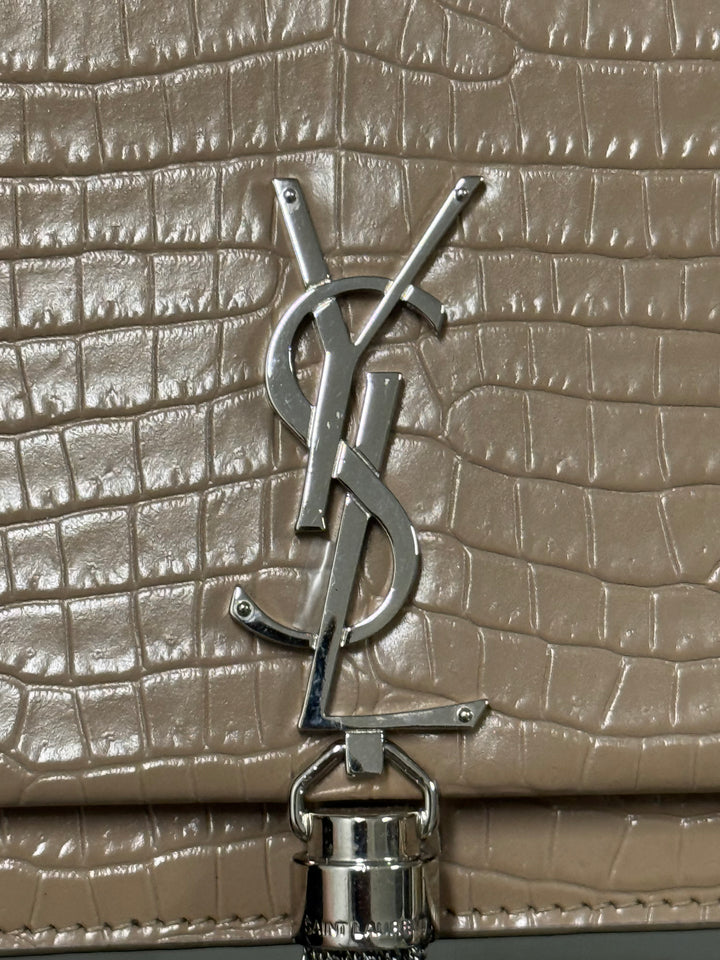 Kate Tassel croc-embossed wallet on chain in beige calfskin
