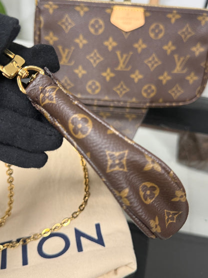 LOUIS VUITTON Multi Pochette Accessoires in Monogram Pink Strap