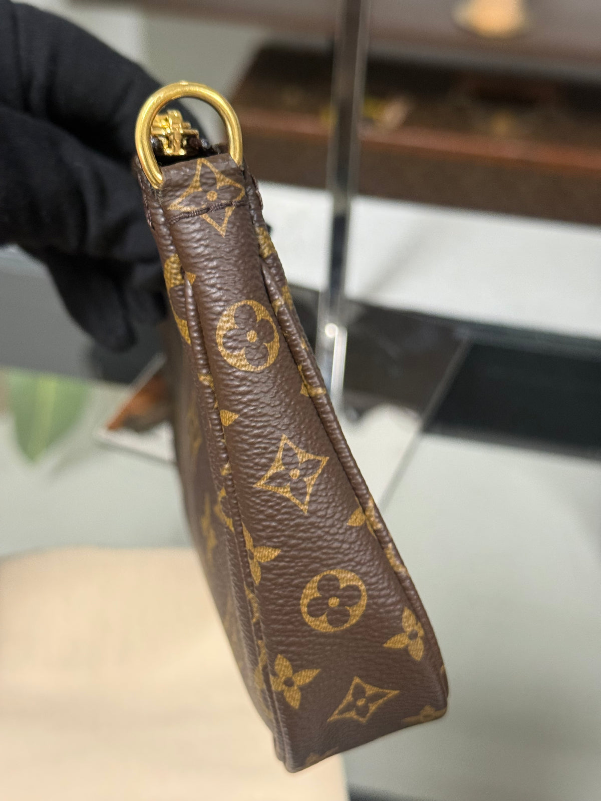 LOUIS VUITTON Multi Pochette Accessoires in Monogram Pink Strap