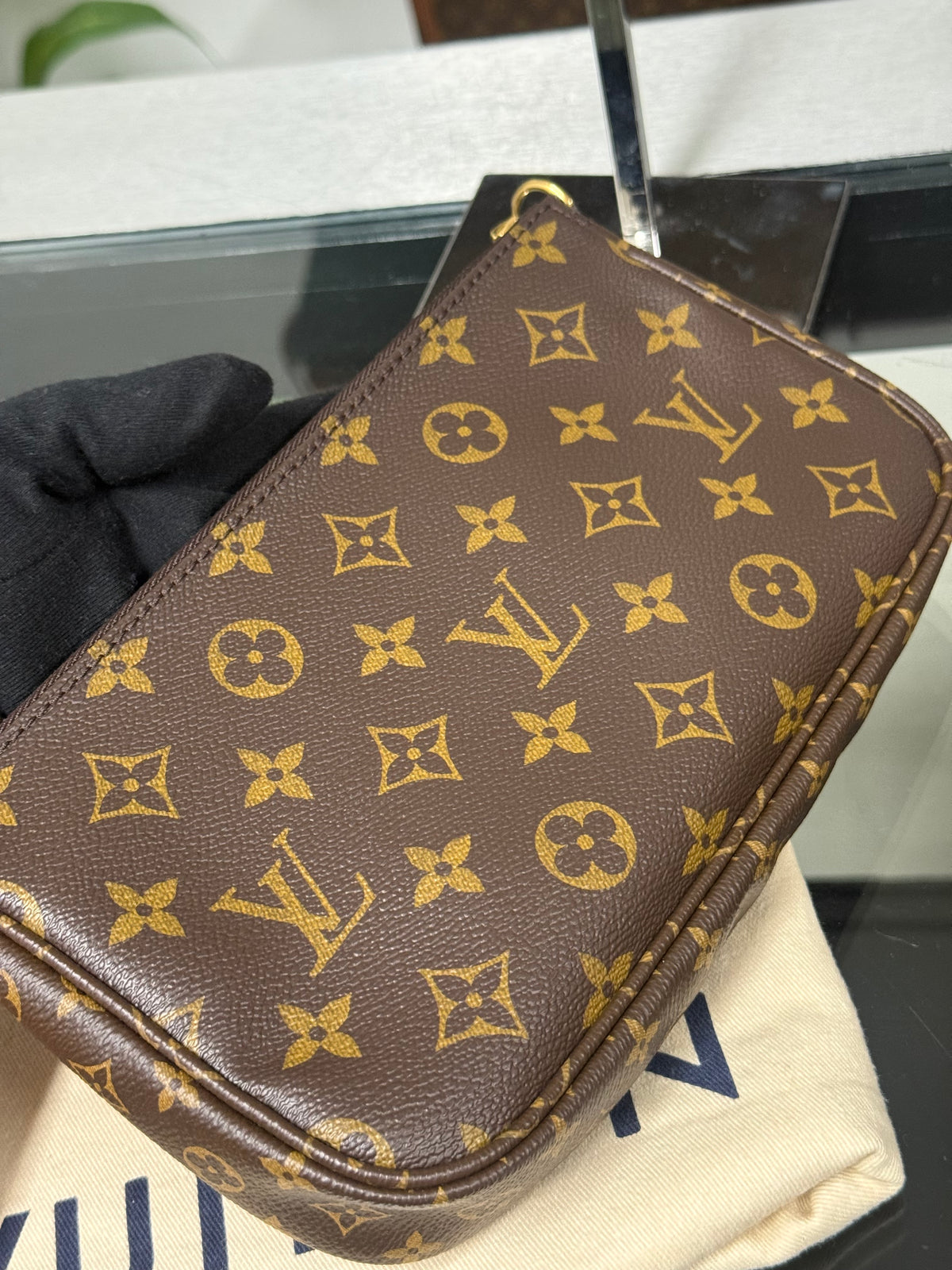 LOUIS VUITTON Multi Pochette Accessoires in Monogram Pink Strap