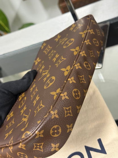 LOUIS VUITTON Multi Pochette Accessoires in Monogram Pink Strap