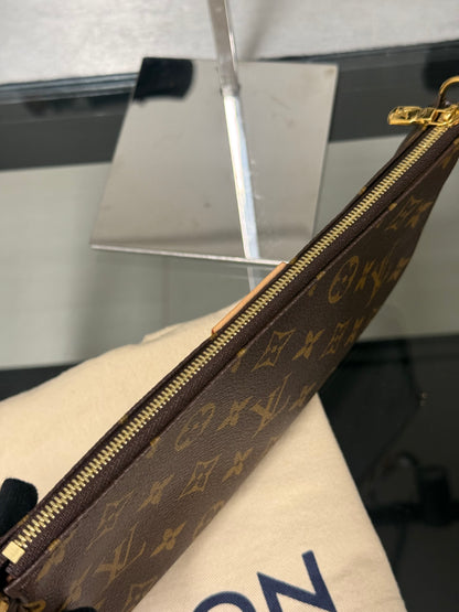 LOUIS VUITTON Multi Pochette Accessoires in Monogram Pink Strap