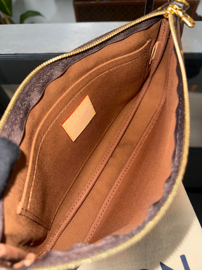 LOUIS VUITTON Multi Pochette Accessoires in Monogram Pink Strap