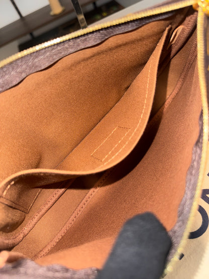 LOUIS VUITTON Multi Pochette Accessoires in Monogram Pink Strap
