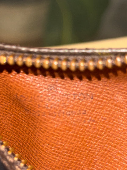 Louis Vuitton Vintage Papillon 26 in Monogram Canvas