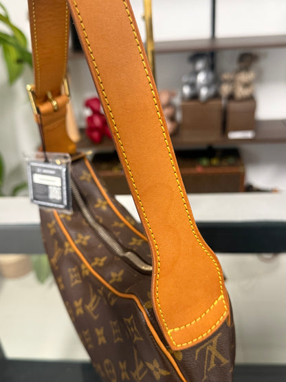 Croissant MM Monogram Shoulder Bag M51512 Monogram Canvas