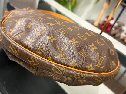 Croissant MM Monogram Shoulder Bag M51512 Monogram Canvas