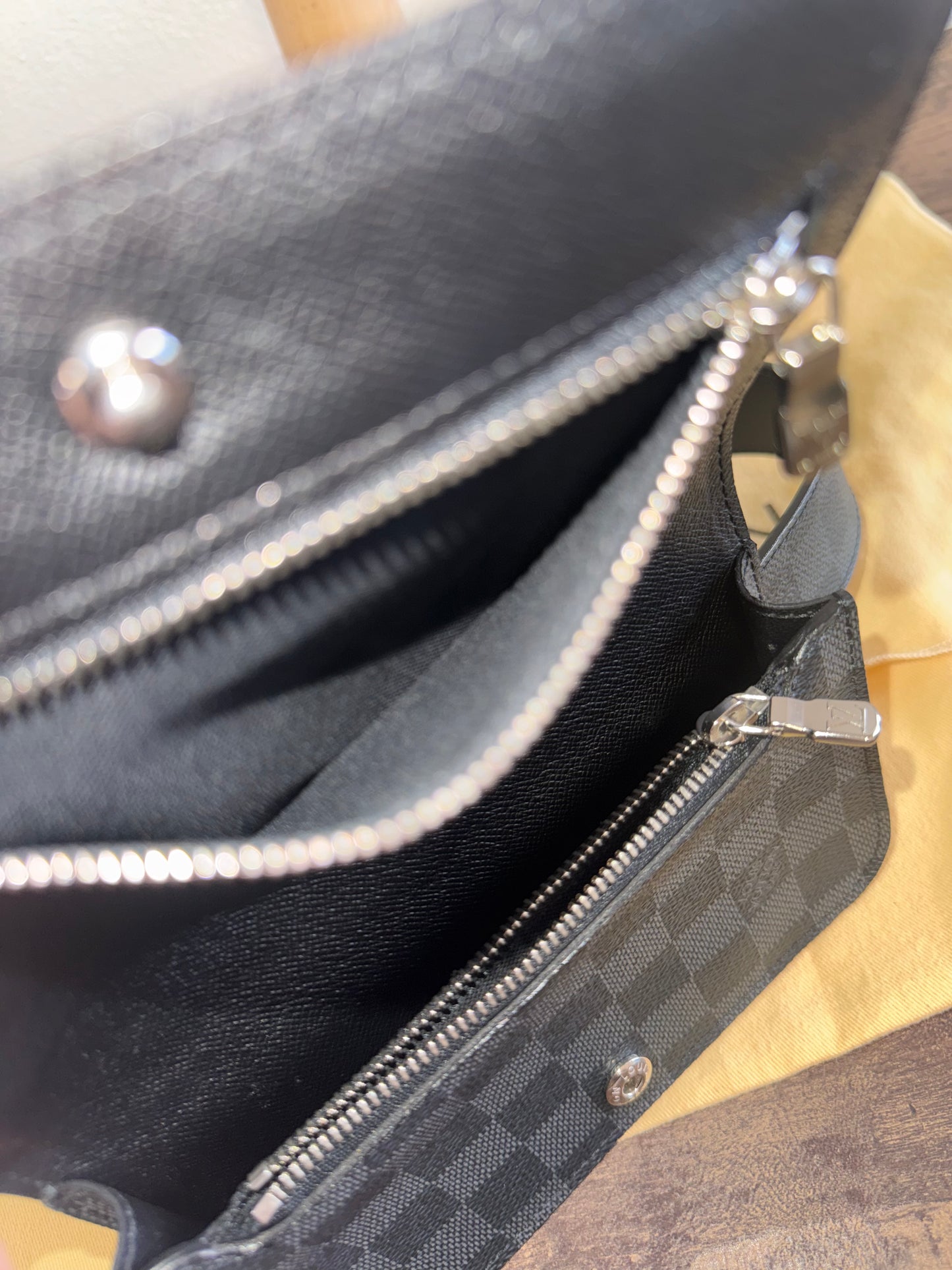 DAMIER GRAPHITE BUM BAG