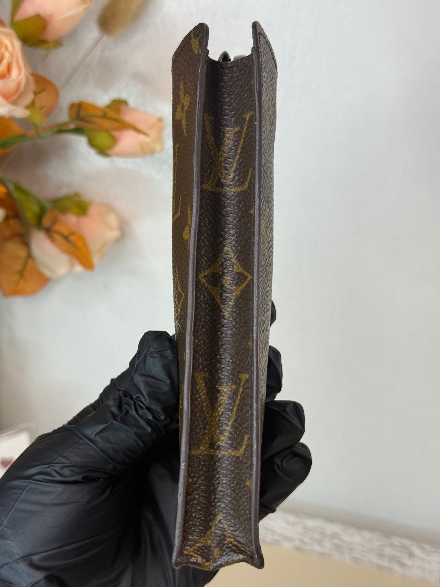 LOUIS VUITTON GLASSES CASE in Monogram