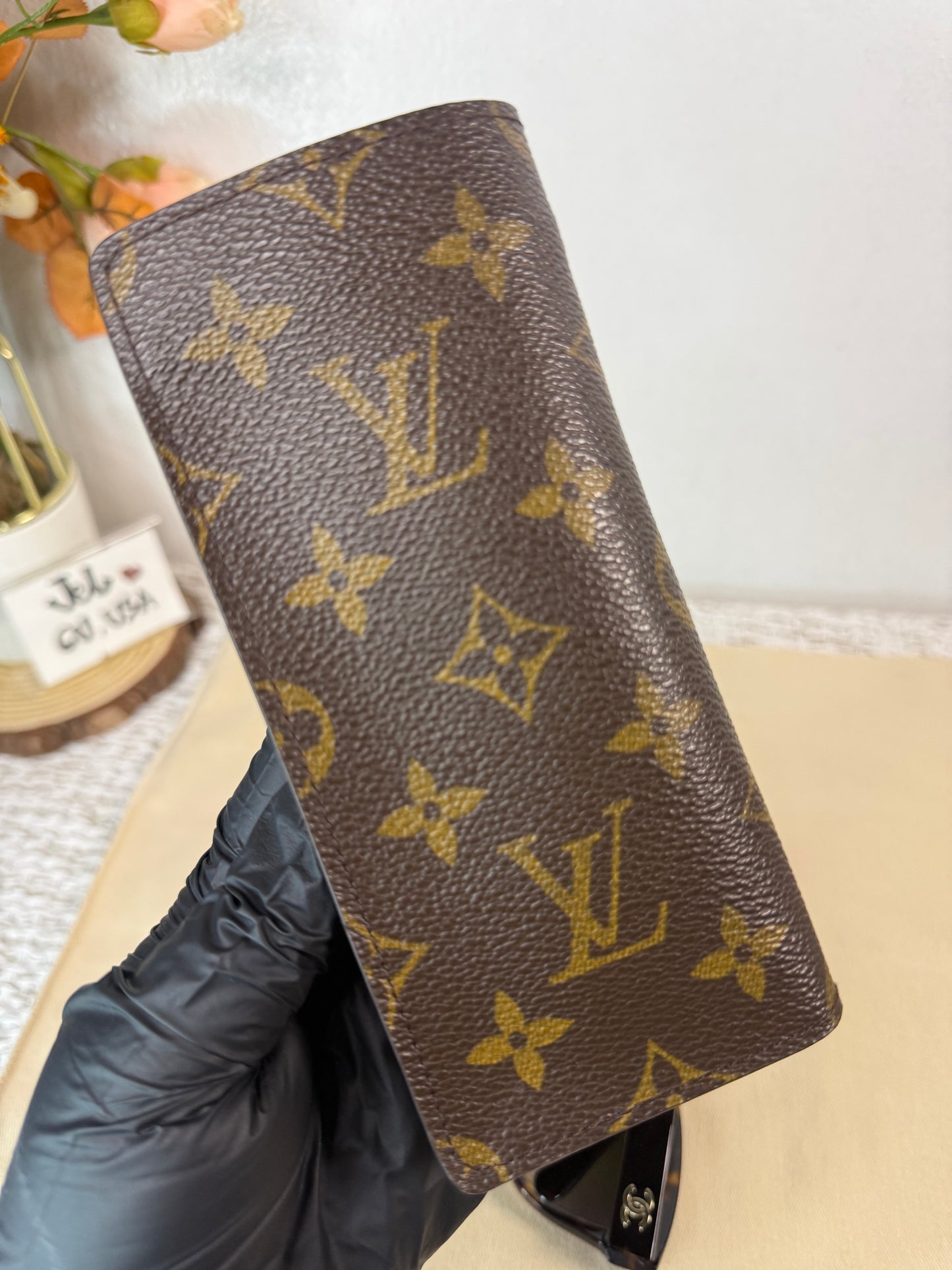 LOUIS VUITTON GLASSES CASE in Monogram