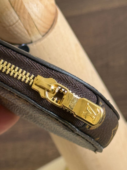LOUIS VUITTON COIN PURSE