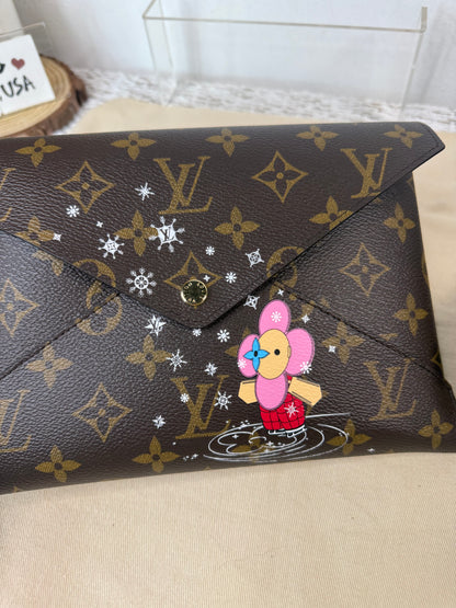 LOUIS VUITTON MONOGRAM CANVAS CHRISTMAS 2023 ANIMATION VIVIENNE KIRIGAMI POCHETTE SET