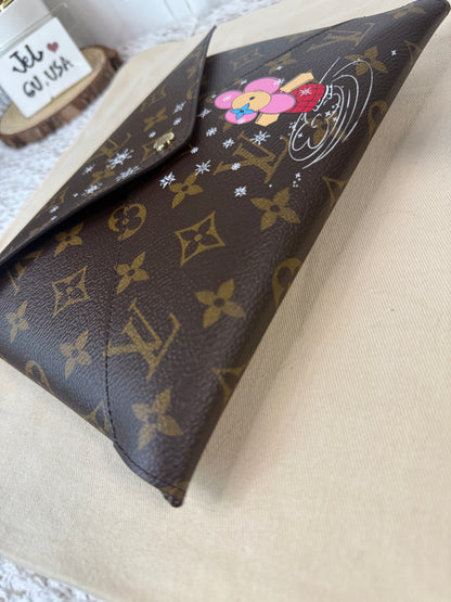 LOUIS VUITTON MONOGRAM CANVAS CHRISTMAS 2023 ANIMATION VIVIENNE KIRIGAMI POCHETTE SET