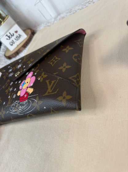 LOUIS VUITTON MONOGRAM CANVAS CHRISTMAS 2023 ANIMATION VIVIENNE KIRIGAMI POCHETTE SET