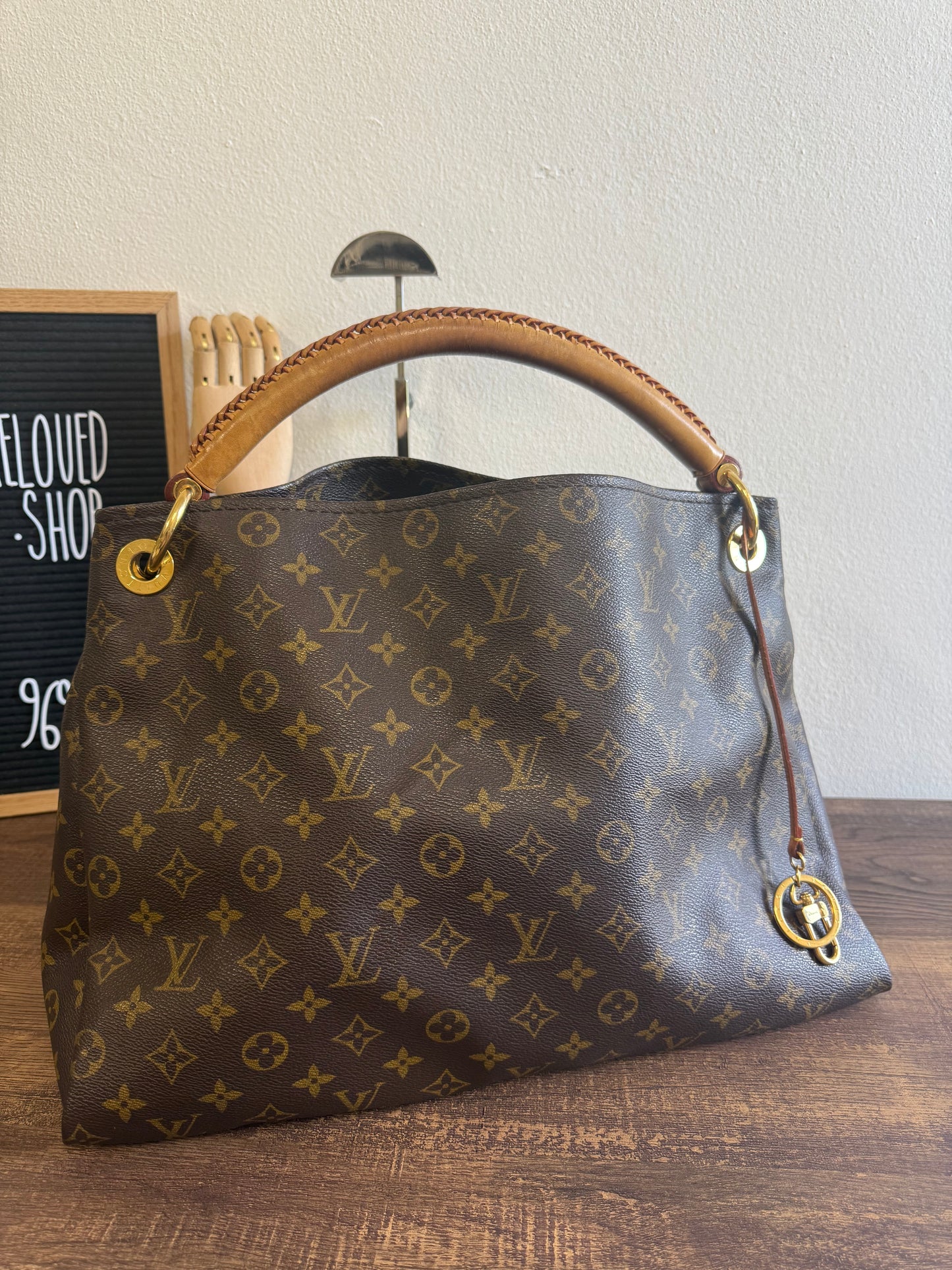 LOUIS VUITTON ARTSY MM MONOGRAM CANVAS