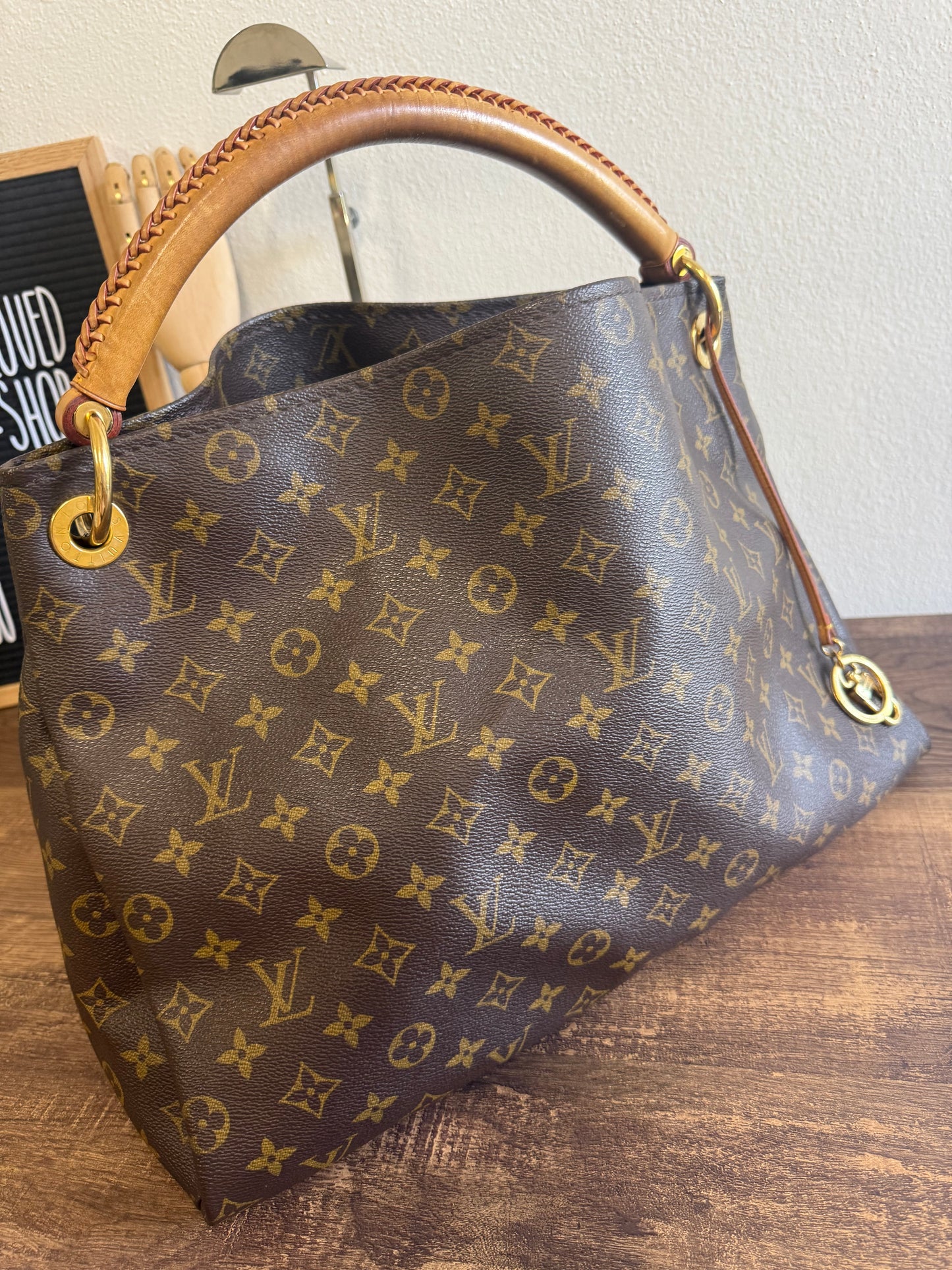 LOUIS VUITTON ARTSY MM MONOGRAM CANVAS