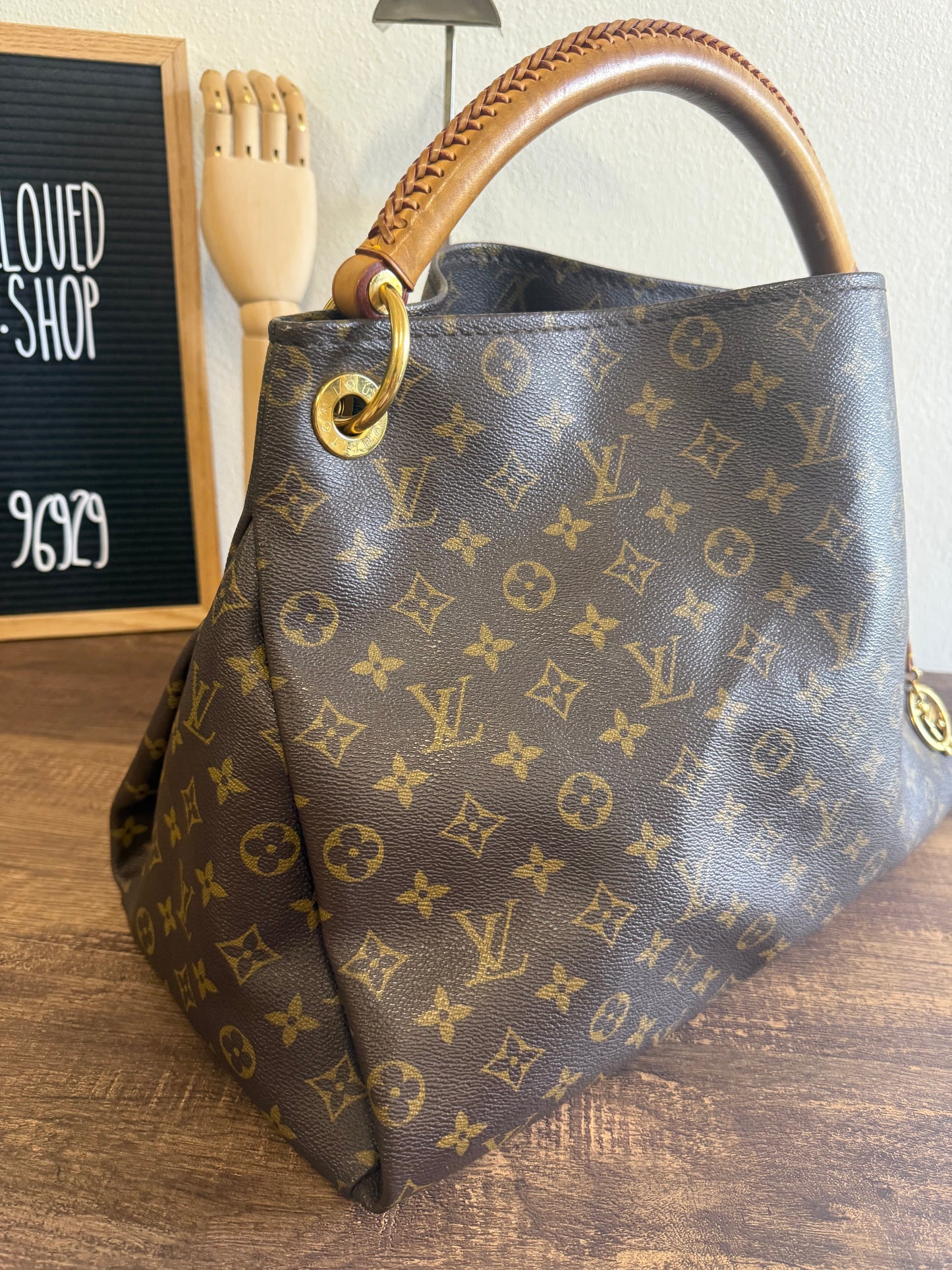 LOUIS VUITTON ARTSY MM MONOGRAM CANVAS
