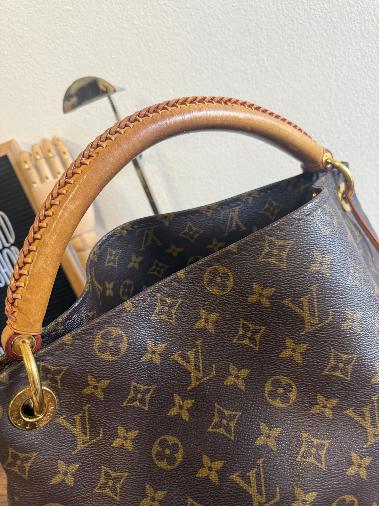 LOUIS VUITTON ARTSY MM MONOGRAM CANVAS