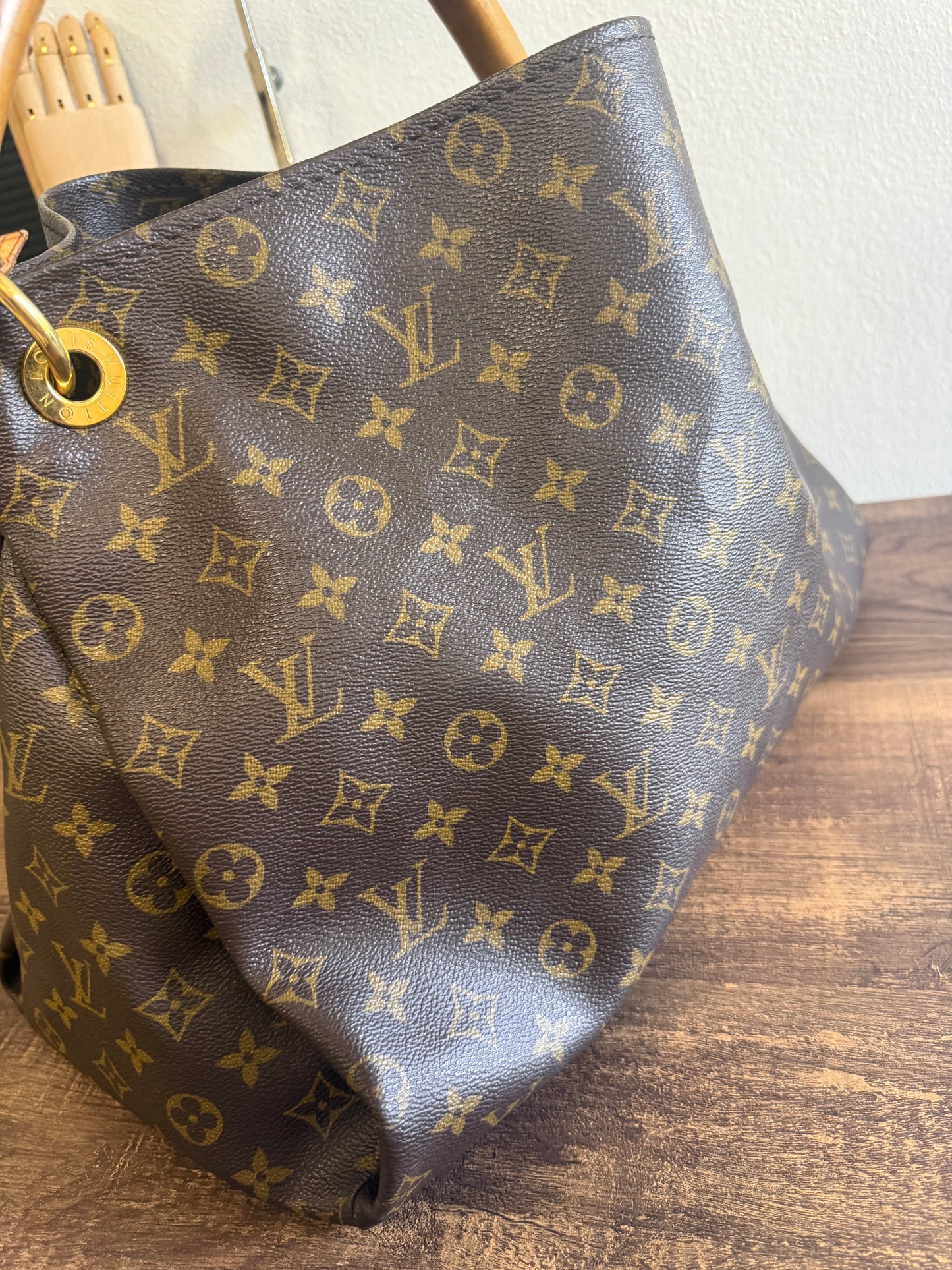 LOUIS VUITTON ARTSY MM MONOGRAM CANVAS