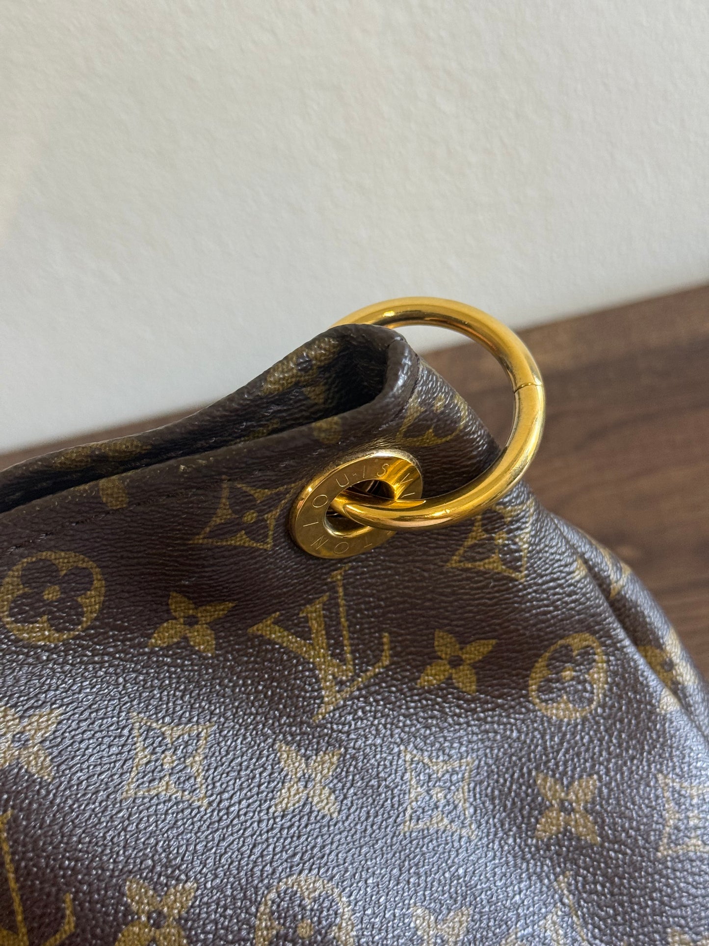 LOUIS VUITTON ARTSY MM MONOGRAM CANVAS