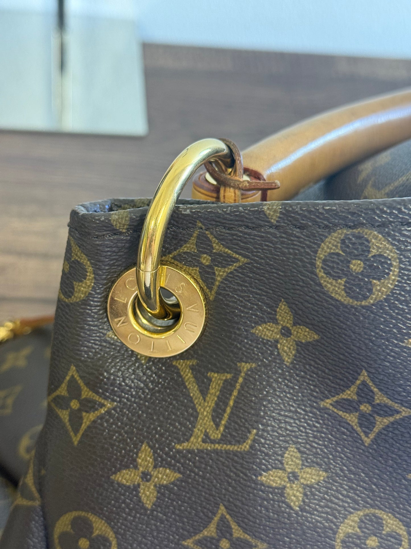 LOUIS VUITTON ARTSY MM MONOGRAM CANVAS