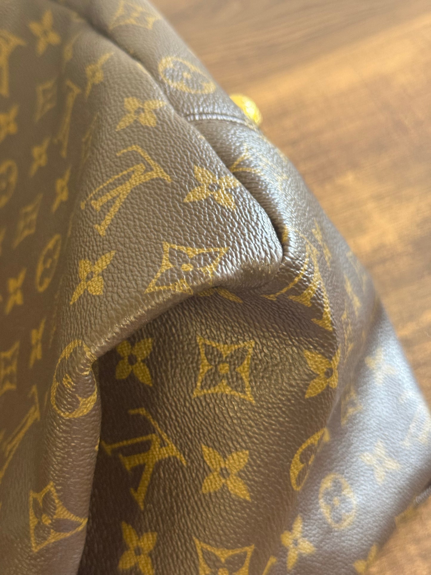 LOUIS VUITTON ARTSY MM MONOGRAM CANVAS