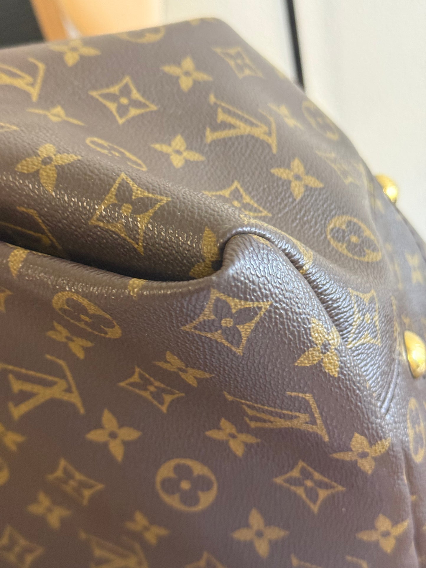 LOUIS VUITTON ARTSY MM MONOGRAM CANVAS