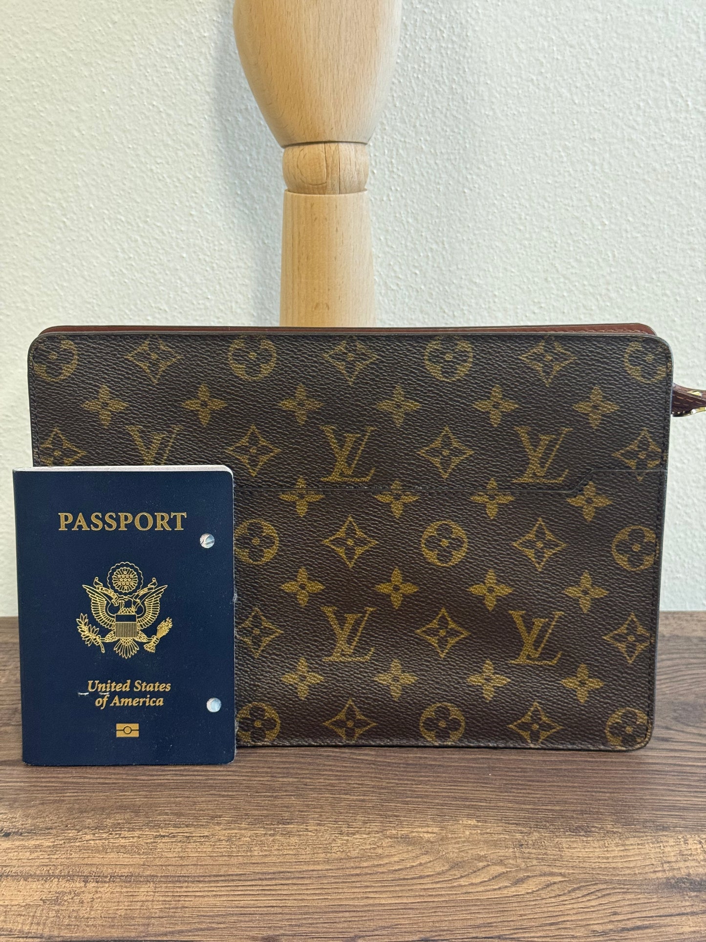 LOUIS VUITTON Monogram Pochette Homm eClutch Bag