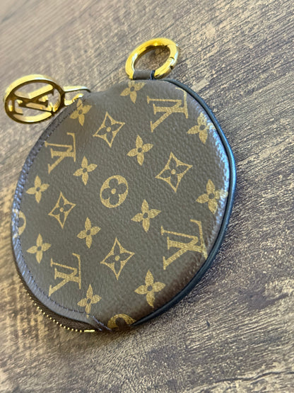 LOUIS VUITTON ROUND COIN PURSE FROM TRIO POUCH