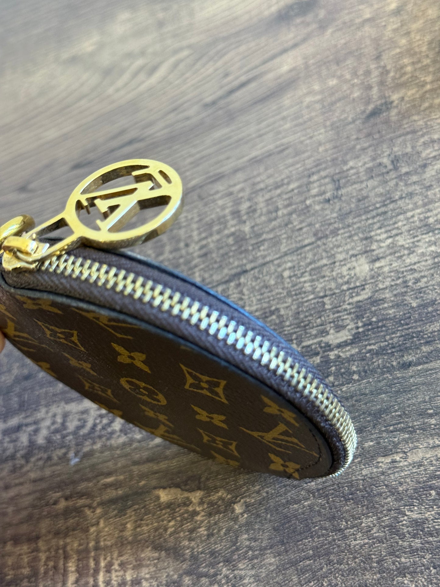 LOUIS VUITTON ROUND COIN PURSE FROM TRIO POUCH