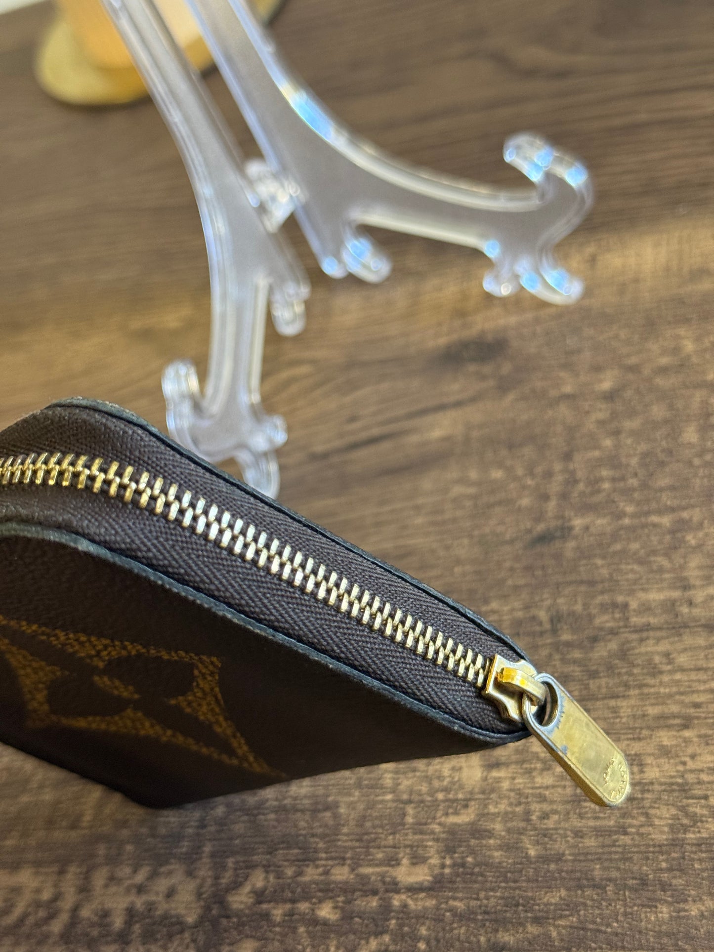 LOUIS VUITTION ZIPPED AROUND CARD WALLET IN REVERSE MONOGRAM