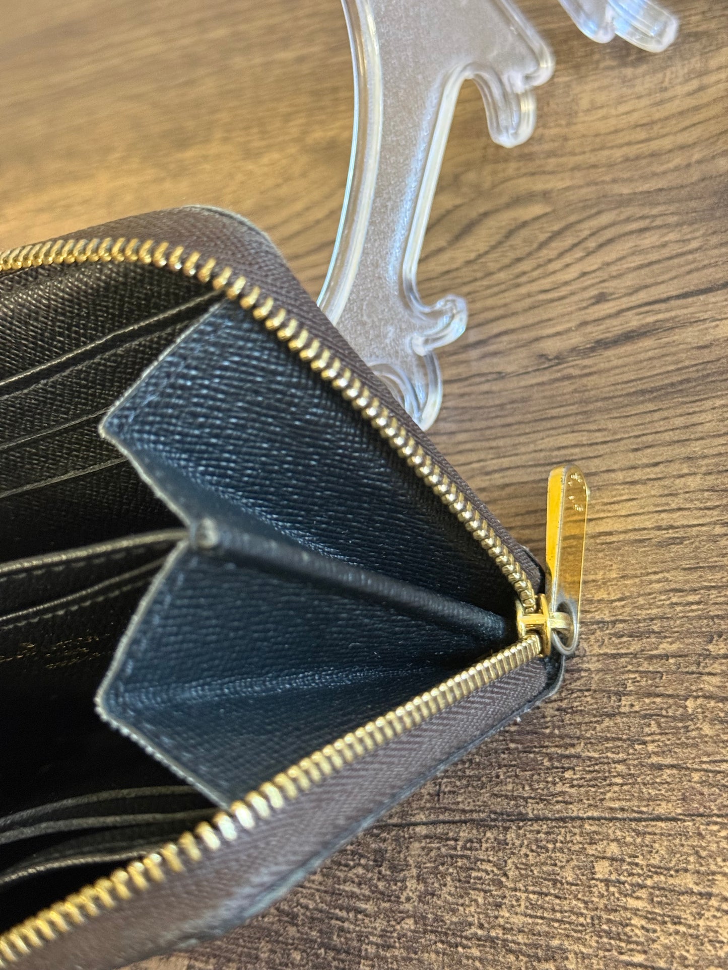 LOUIS VUITTION ZIPPED AROUND CARD WALLET IN REVERSE MONOGRAM