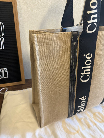 CHLOE WOODY LARGE TOTE BAG - BEIGE IN BLACK/NAVY BLUE - LINEN CANVAS