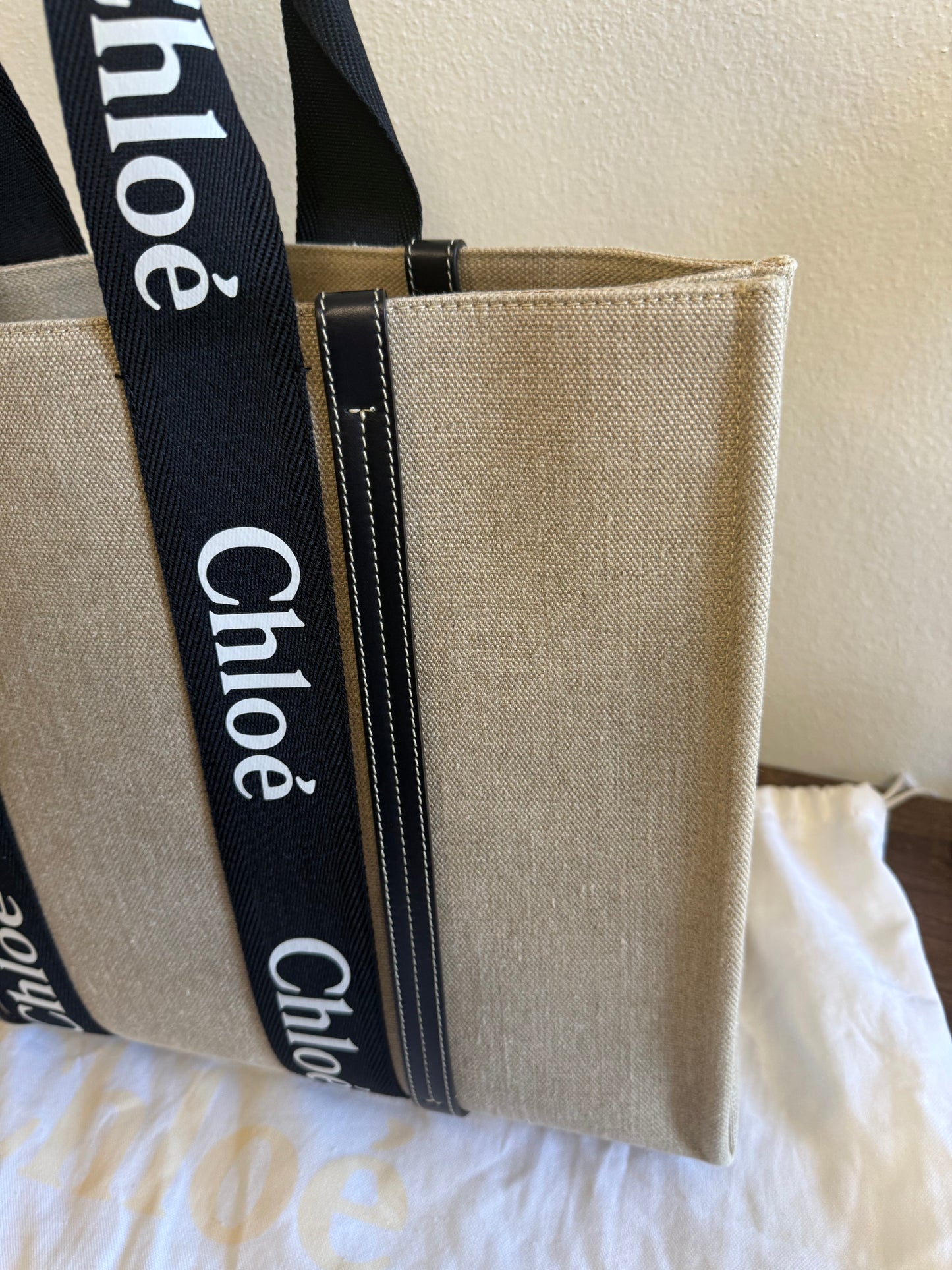 CHLOE WOODY LARGE TOTE BAG - BEIGE IN BLACK/NAVY BLUE - LINEN CANVAS