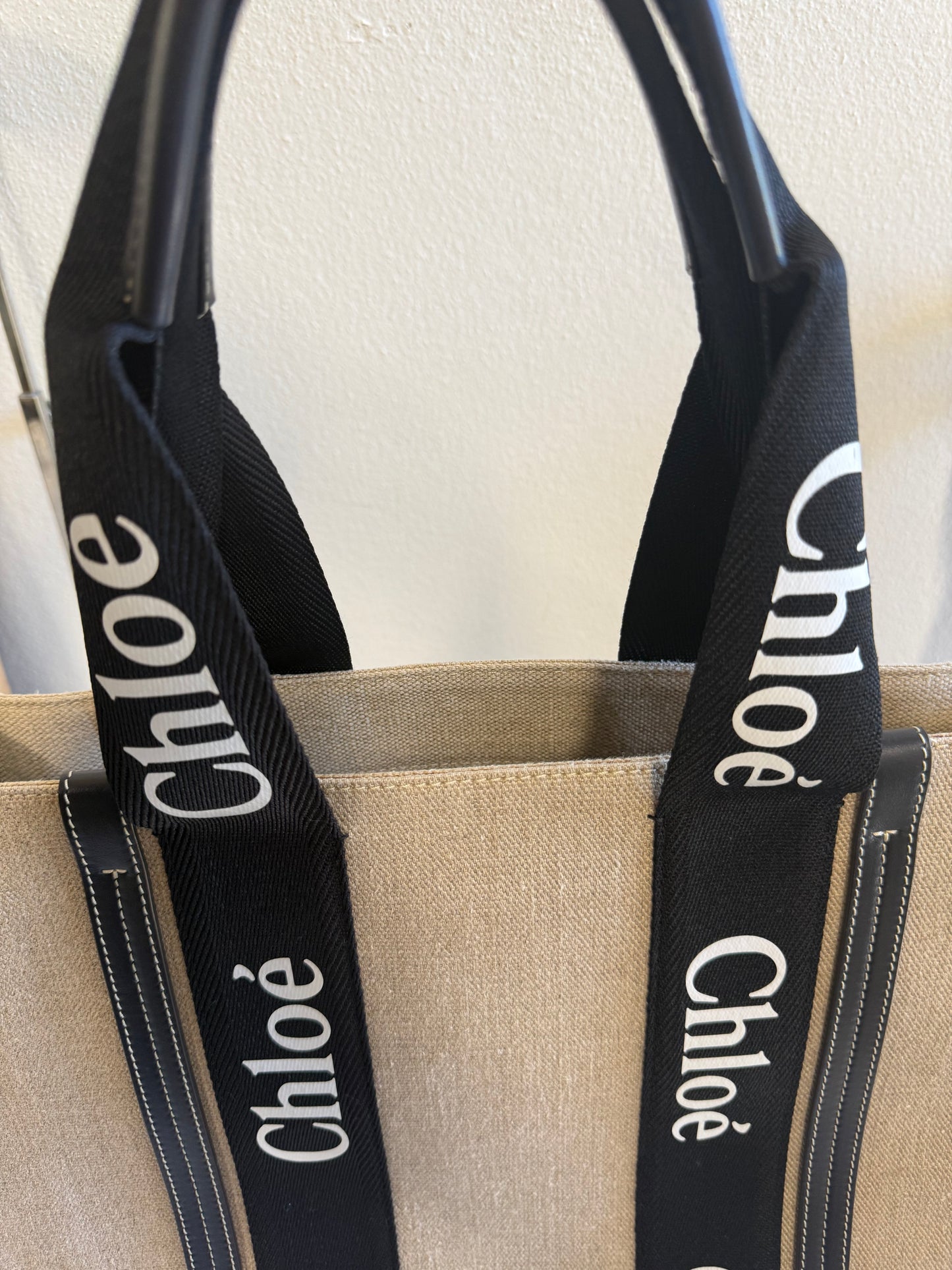 CHLOE WOODY LARGE TOTE BAG - BEIGE IN BLACK/NAVY BLUE - LINEN CANVAS