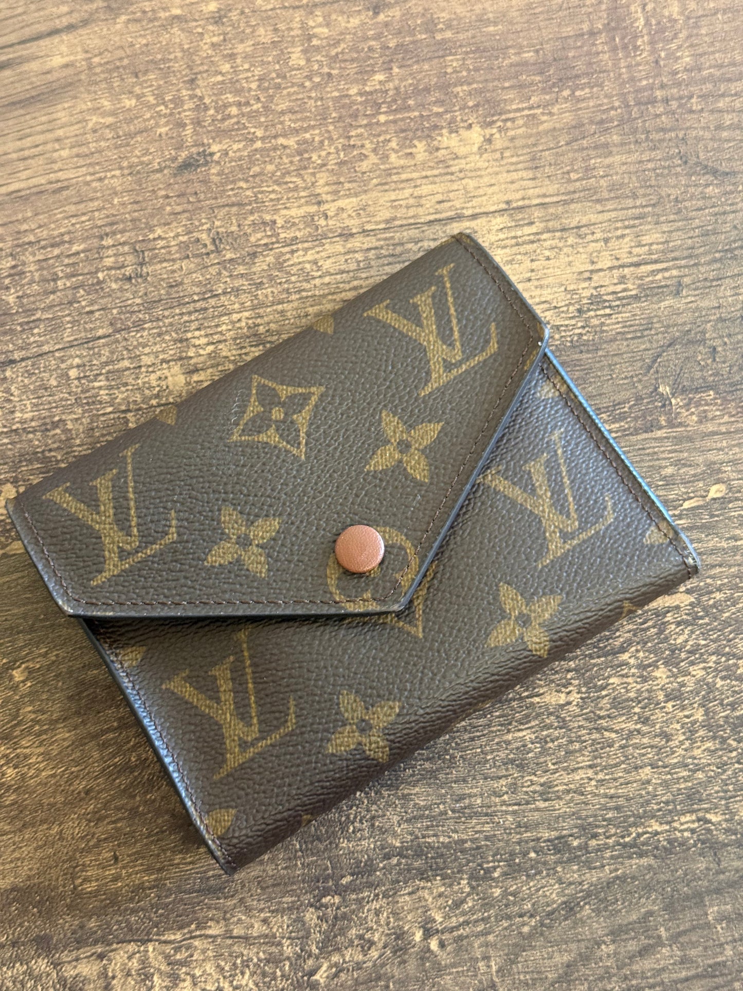 LOUIS VUITTON VICTORINE TRI-FOLD WALLET