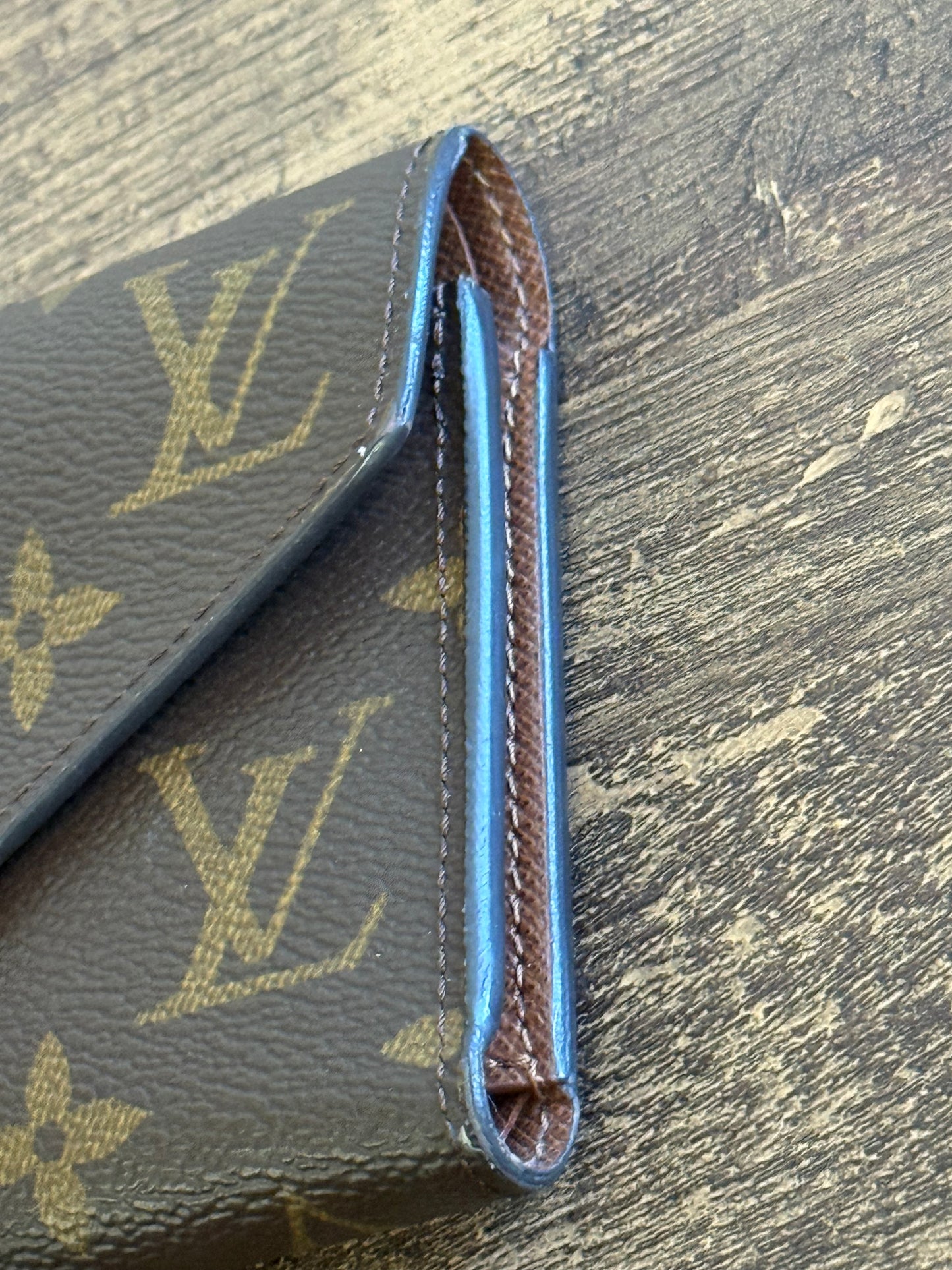 LOUIS VUITTON VICTORINE TRI-FOLD WALLET